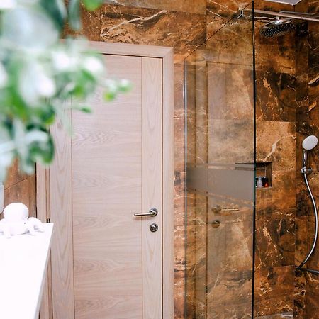 D & Sons Apartments โกตอร์ ห้อง รูปภาพ