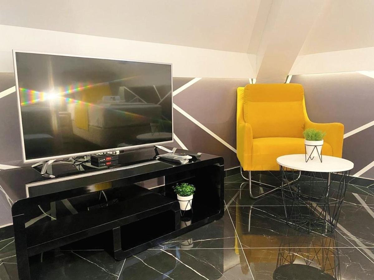 D & Sons Apartments โกตอร์ ภายนอก รูปภาพ