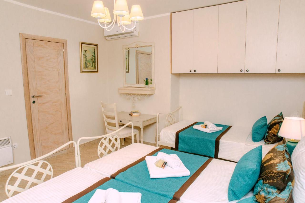 D & Sons Apartments โกตอร์ ภายนอก รูปภาพ